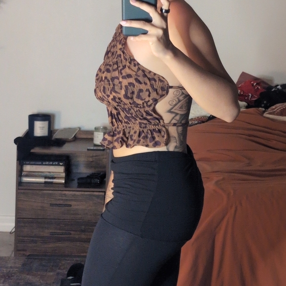 Leopard Open Back Top - Picture 3 of 7